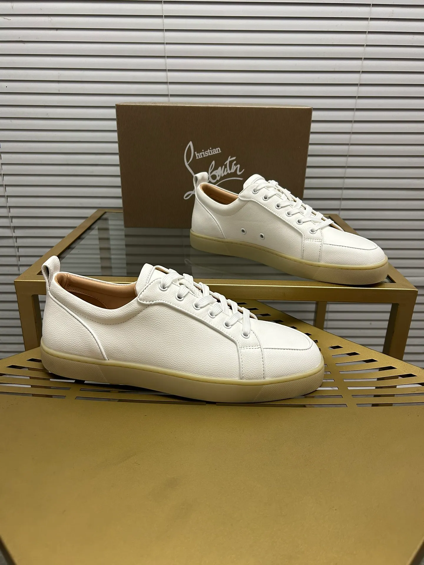 (Customized model) Ex-factory price is 480. christian louboutin (CL red sole shoes) counter series, casual sneakers for couples 📢 📢 📢 Exclusive hot style release 🎈🎈💪 Movable latex feet 👻 Finished outsole line [Proud] 😝Female 35-40# Male 38#-46, global supply😝 [Top version]: Original imported genuine leather upper, top original leather lining, original molded TPU outsole, original 1:1 detail processing, original shoe last,